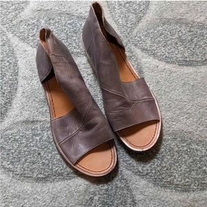 Free people Blanc Grey leather made in Spain size 37 cut out side shoe/sandals